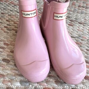 Hunter rain boots. Pink/ size 6